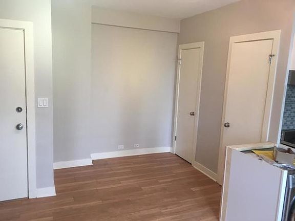 3rd image of 511 W Belmont Ave #51123