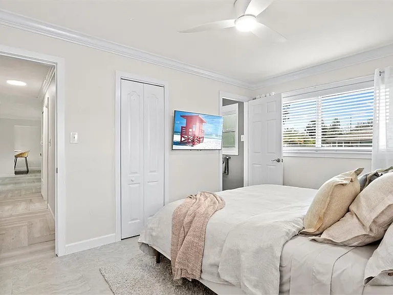2641 Martin St — Photo 36