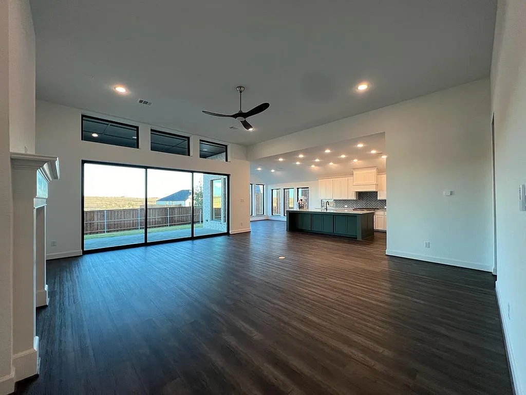 4 bed, 3.5 bath, 3334 sqft, $5,600 — Photo 2