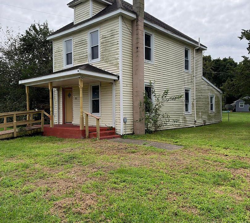 2nd image of 1301 Chestnut St