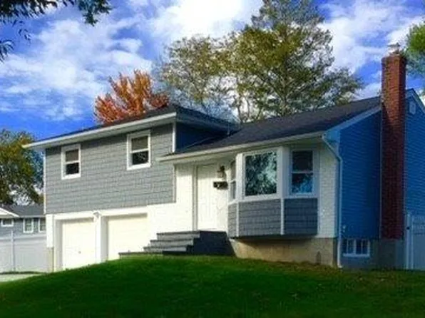 6 Hedgerow Lane, Commack, NY 11725