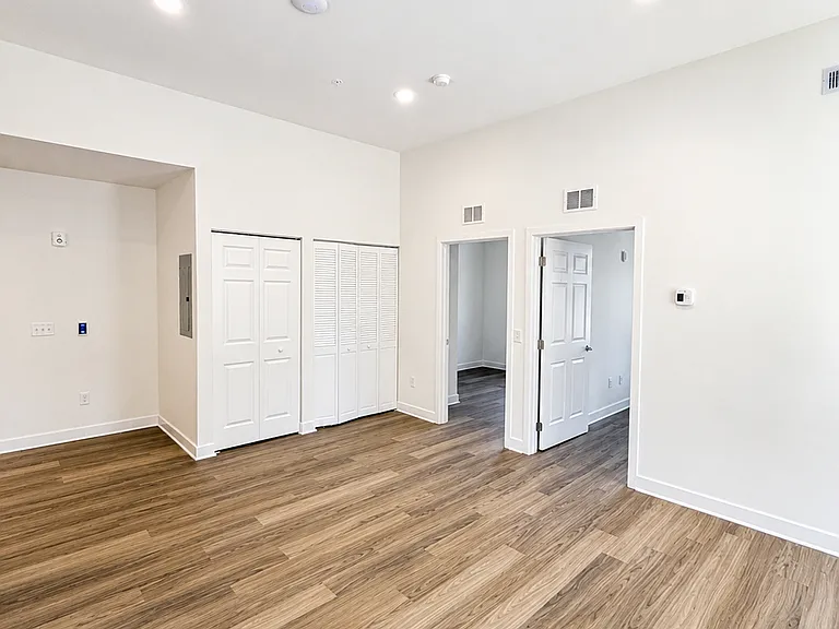 128 E Market St #104 — Photo 7