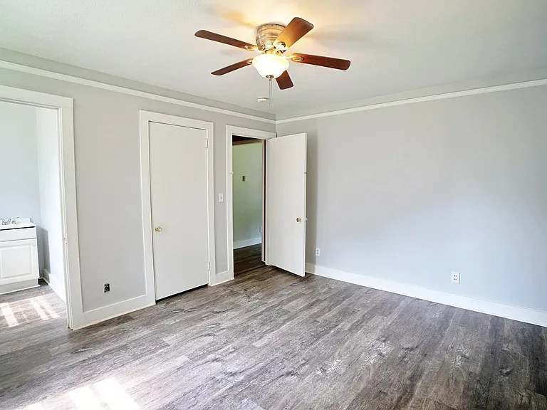 330 W 41st St — Photo 11