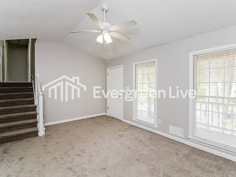 217 Robin Hood Dr — Photo 4