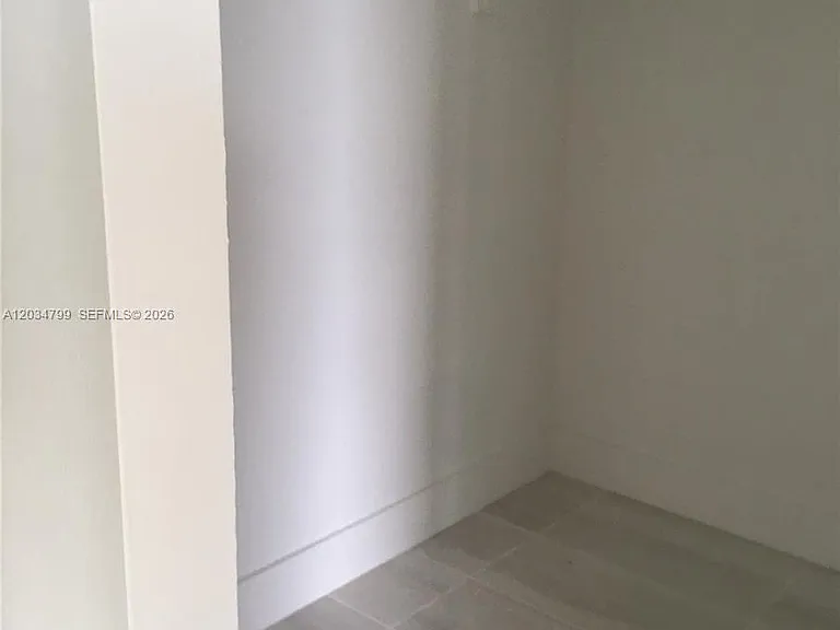 395 NE 21st St #403 — Photo 18