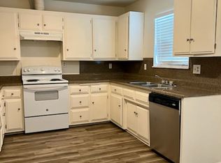 1041 E Whittier Ave, Hemet, CA 92543