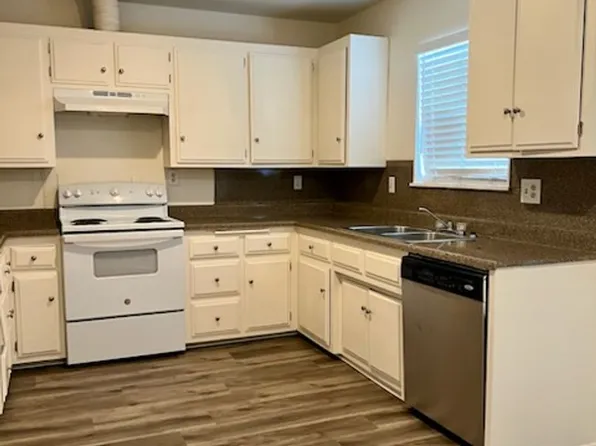 1041 E Whittier Ave, Hemet, CA 92543