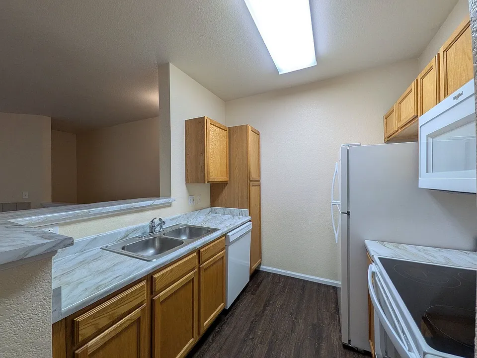911 S Zeno Way #202