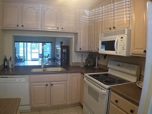 4th image of 20 Yacht Club Dr APT 105B