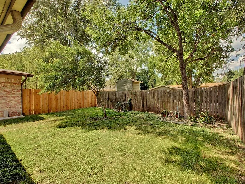 Building Photo - 8516 Hathaway Dr #2