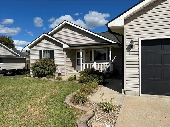 305 N Cypress St, Savannah, MO 64485