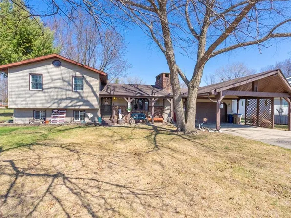 403 Corey St, Fairbank, IA 50629