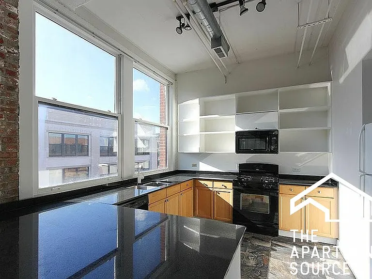 2255 S Michigan Ave #5E — Photo 3