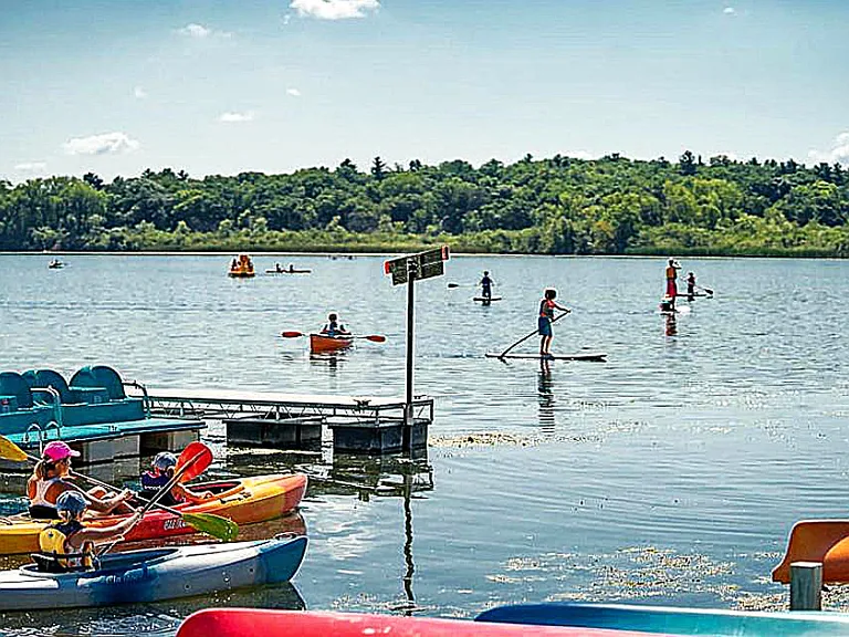 Gorgeous Lake Wingra is only 15 minutes away by car. Here, you can kakak, paddleboard and even learn to log-roll! My daughter learned to log roll here, a beautiful memory that my wife and I will never forget.