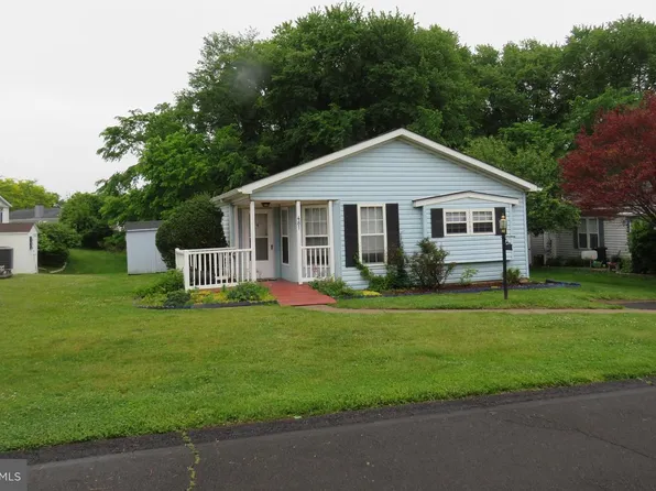 481 Goldenrod Xing W, New Hope, PA 18938