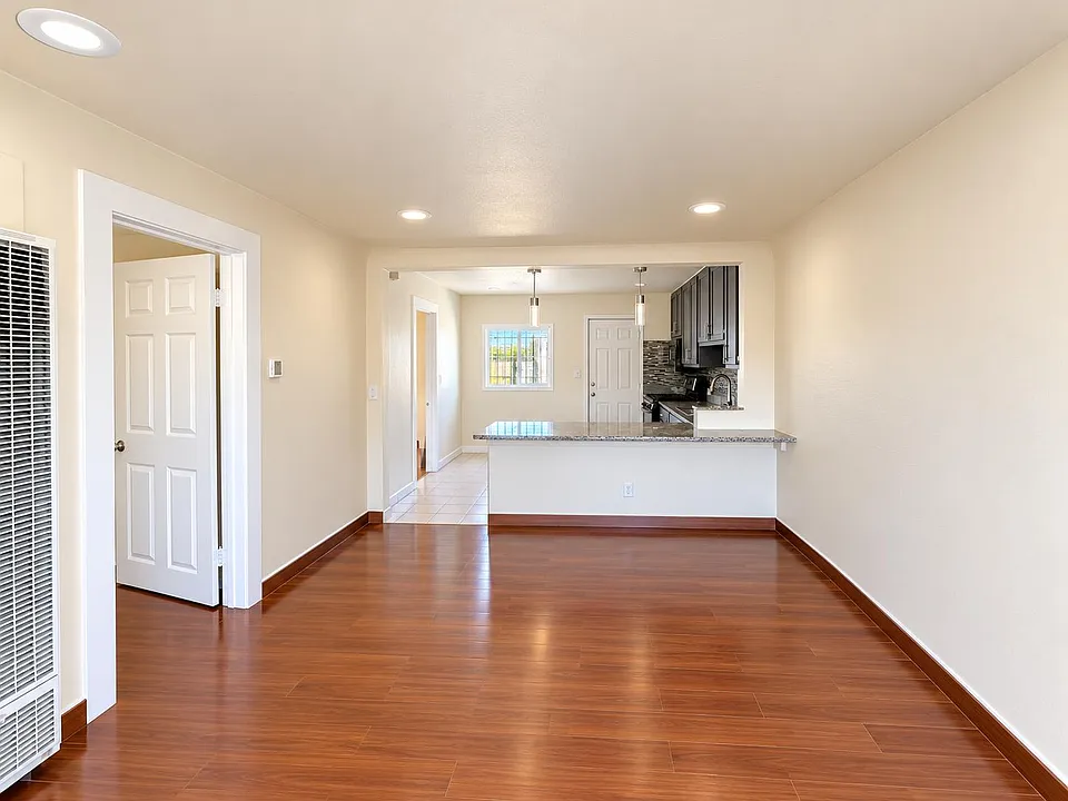 531 W 88th Pl