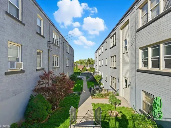 1759 King St E #33, Hamilton, ON L8K 1V6