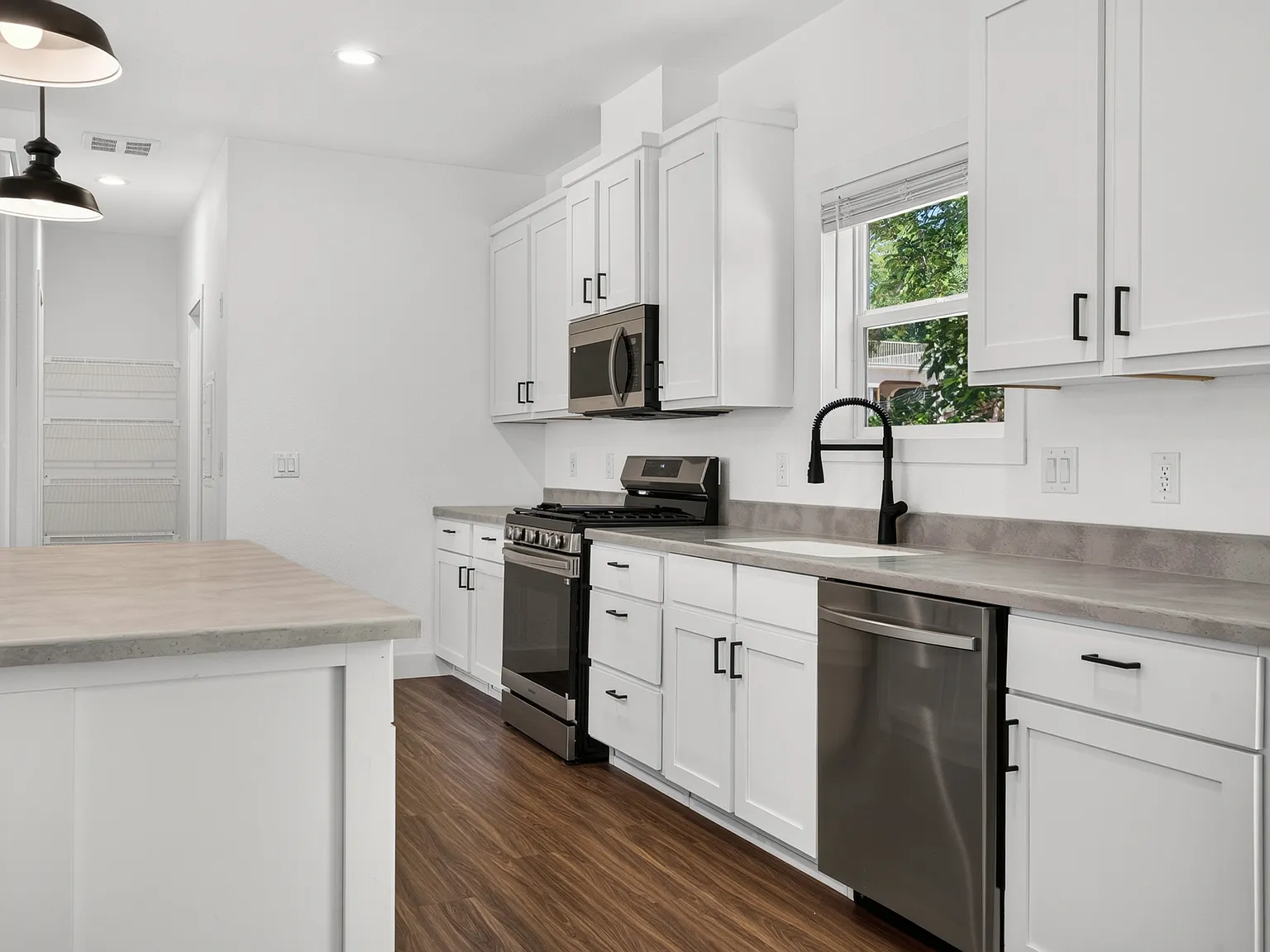 4 bed, 2280 sqft, $2,200 — Photo 4