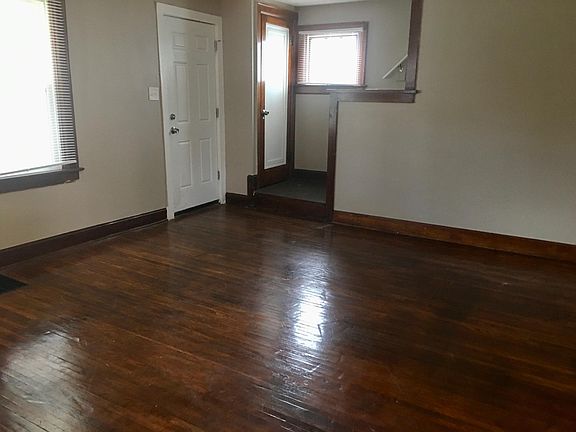 4th image of 2041 Doren Ave