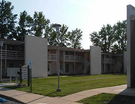 1805 S Elm St