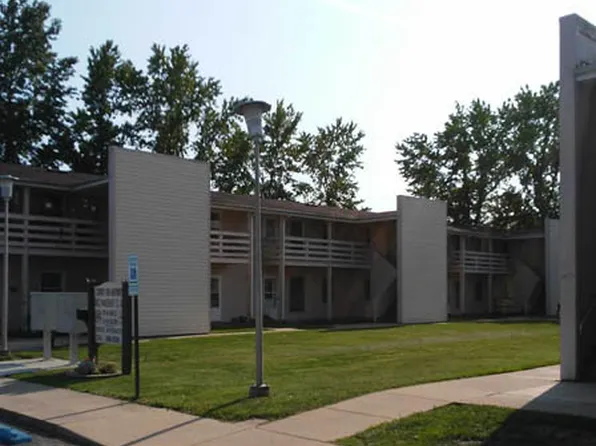 Countryview Apartments, 1805 S Elm St, Greenville, IL 62246