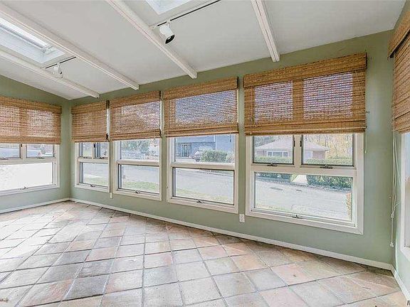 4th image of 12 Hillside Ave