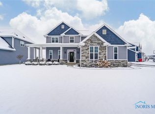 5945 Walnut Springs Blvd, Sylvania, OH 43560