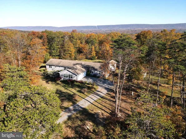 6 Soldier Trl, Berkeley Springs, WV 25411