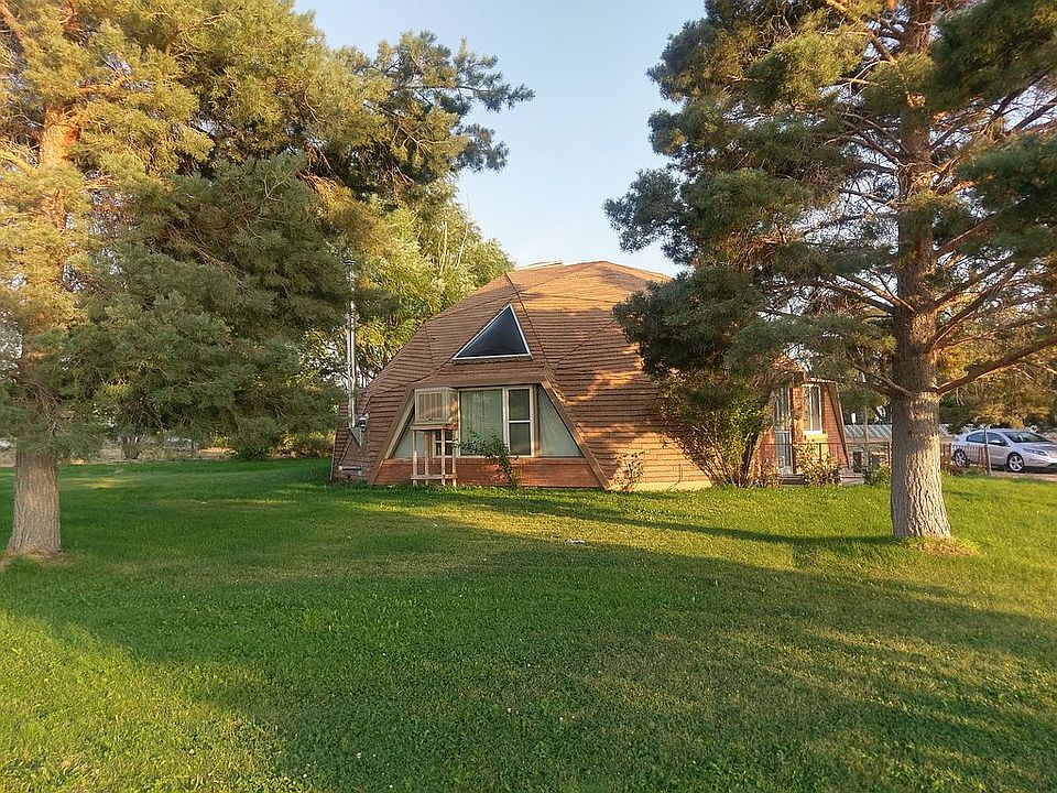 Large Yard & Circular Drive