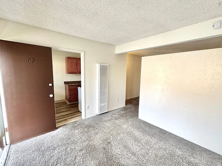 7821 Linda Vista Road — Photo 2