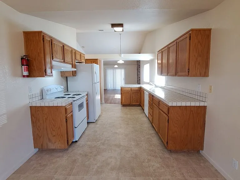 801 Capistrano Dr — Photo 9