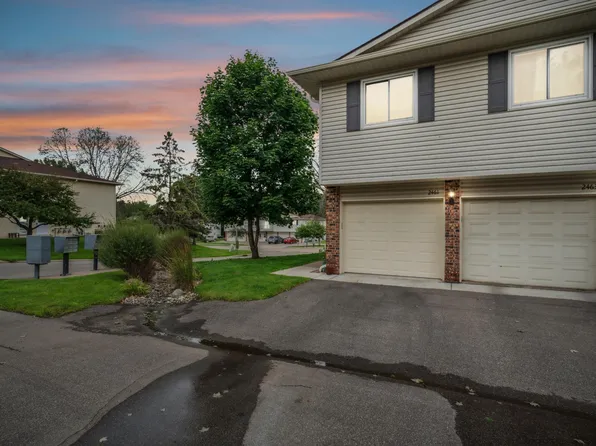 2461 Grenadier Ave N, Oakdale, MN 55128