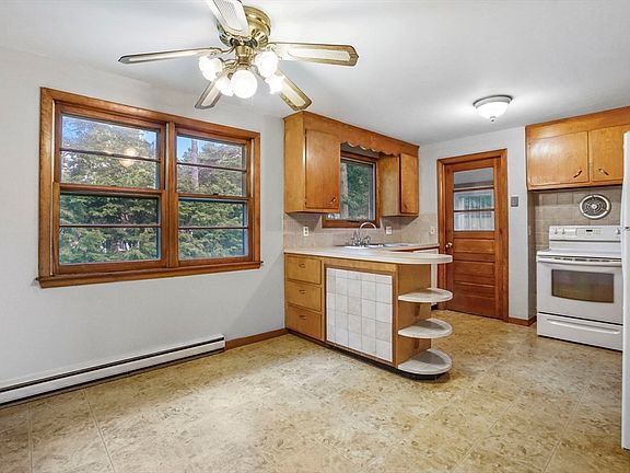 4th image of 185 Gardens Dr