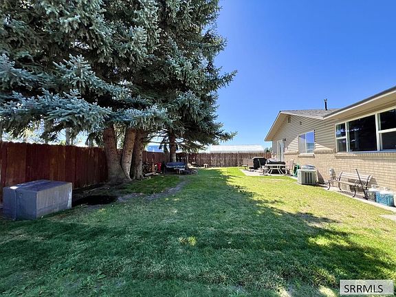 4th image of 2 Brandon Dr