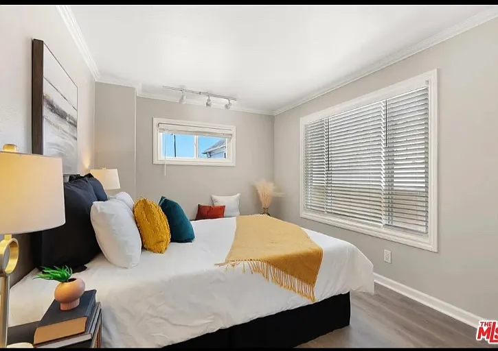 236 Corona Ave — Photo 4