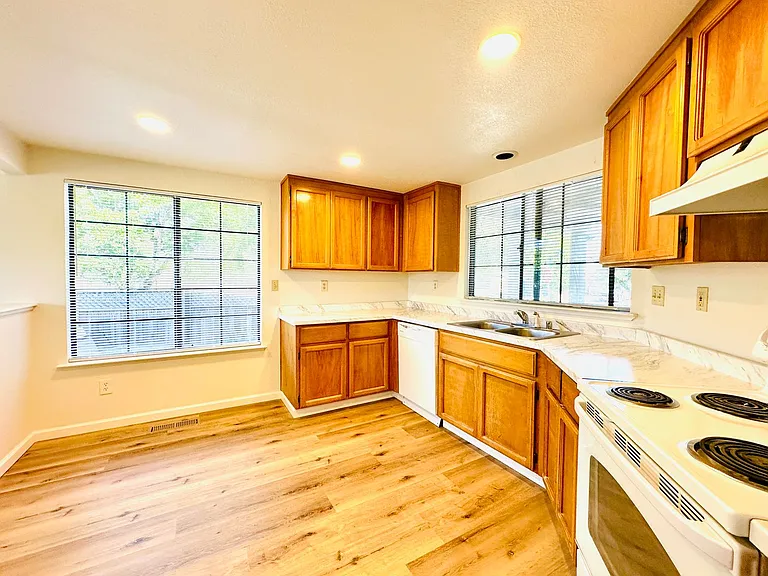 1537 Yarberry Dr — Photo 11