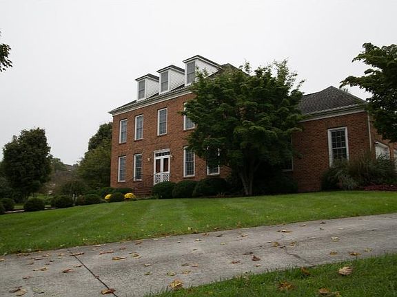 4th image of 2201 Hardwick St