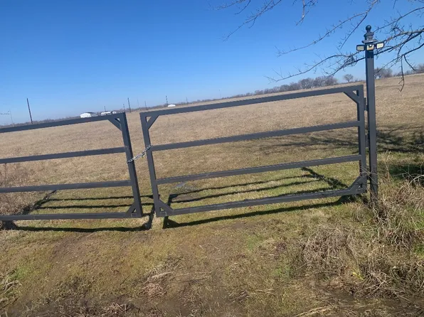 474 Rs County Rd #1610, Lone Oak, TX 75453