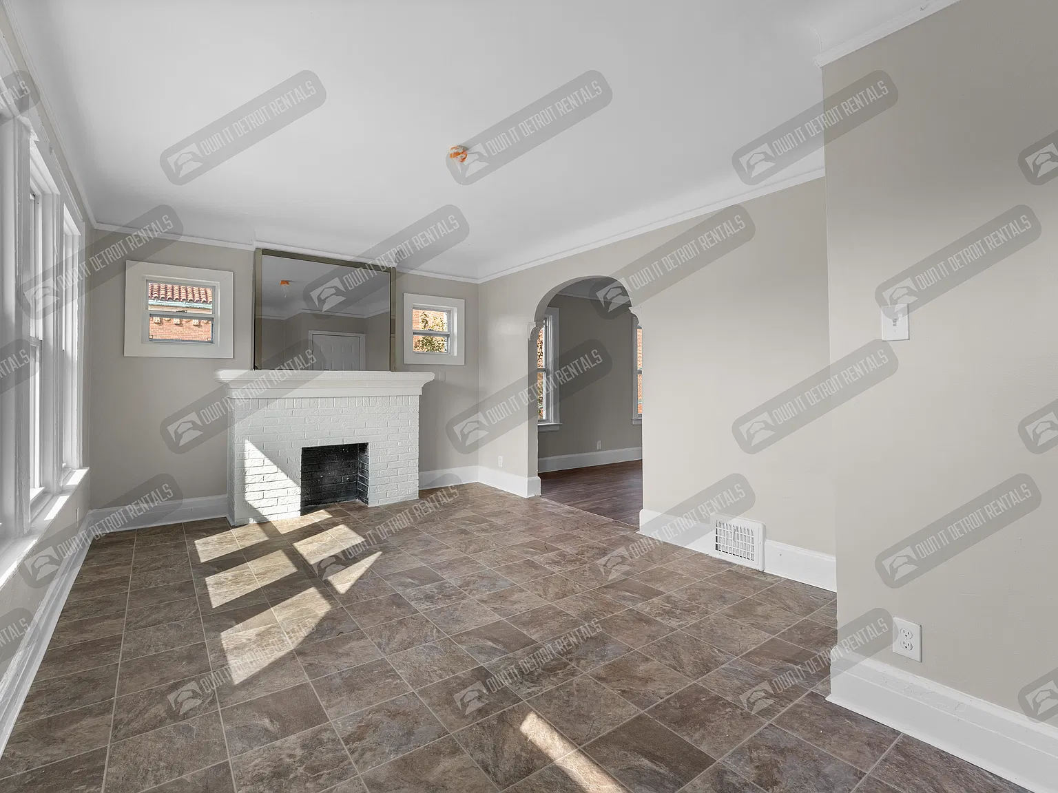 Multi Family Upper Unit 1 Bed — Photo 2