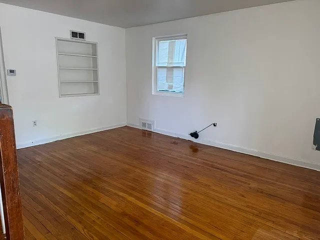 1021 47th Pl NE — Photo 11