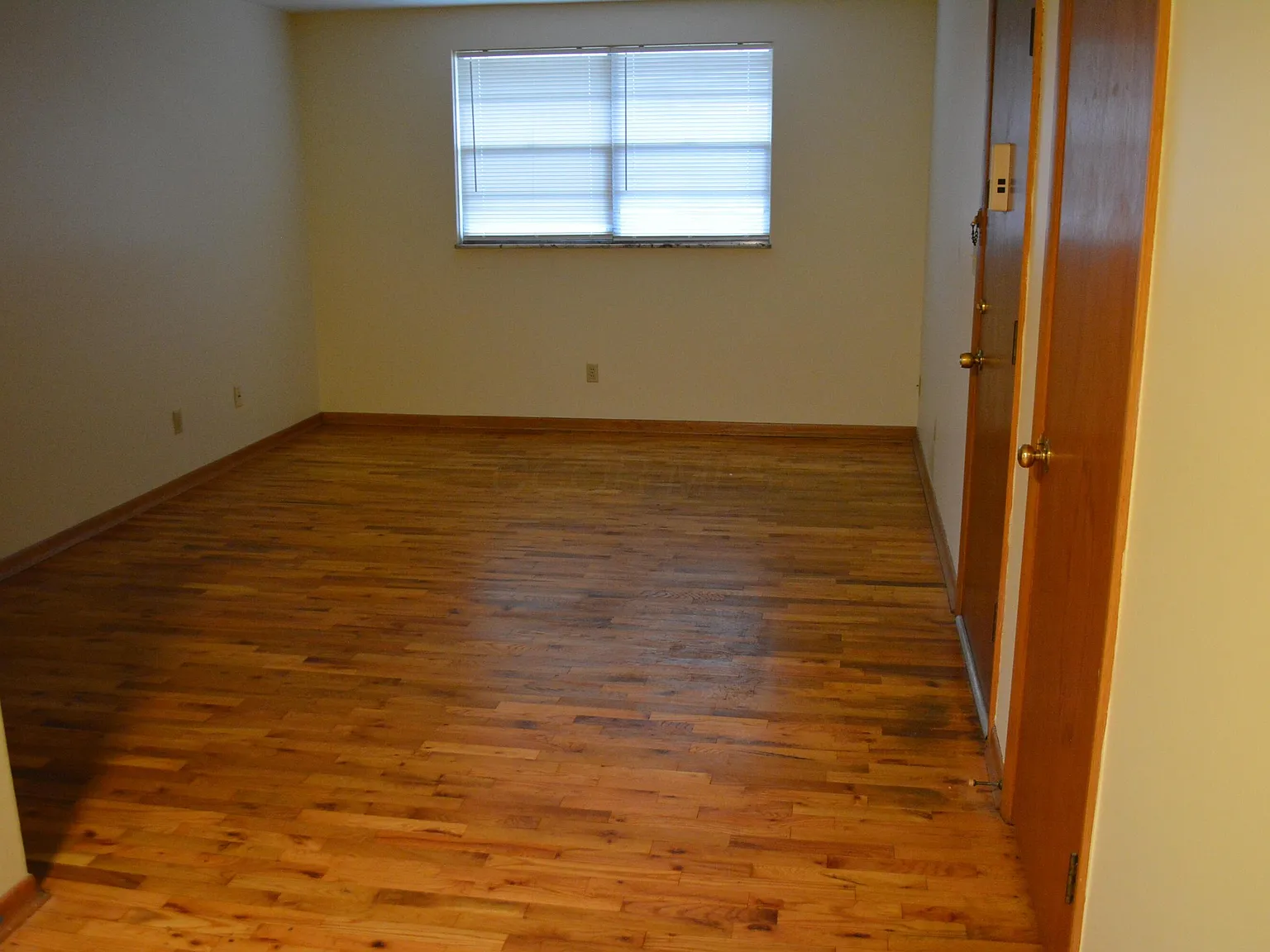 2 bed, 3364 sqft, $1,195 — Photo 2