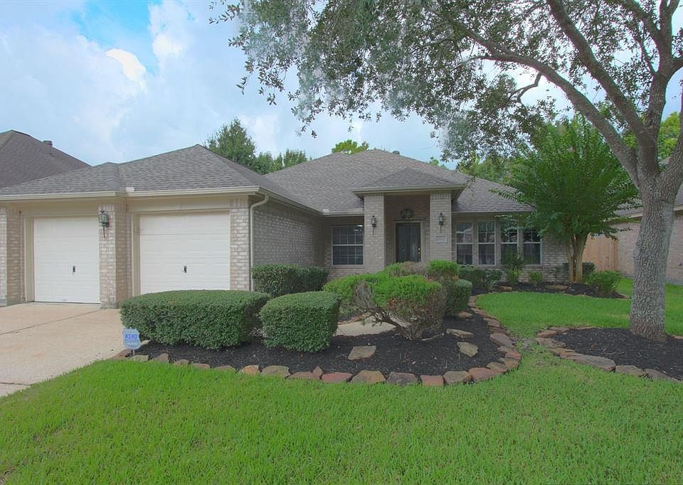 1st image of 1486 Garden Lakes Dr