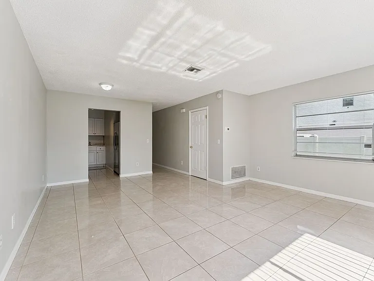 535 Verbena Ct — Photo 4