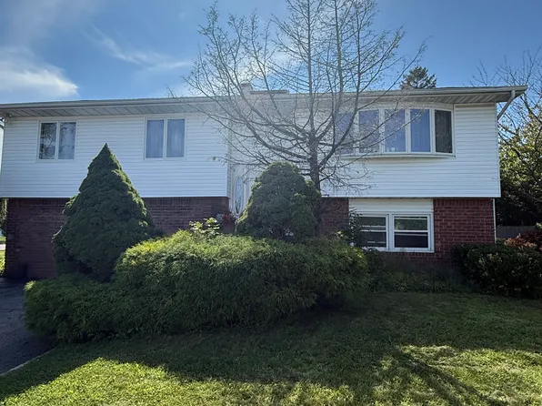 32 Jefferson Ave Floor 1, Deer Park, NY 11729