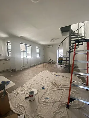 Rented by Bouklis Group | media 11