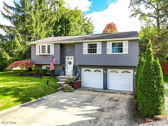 2nd image of 364 Hiwood Ave