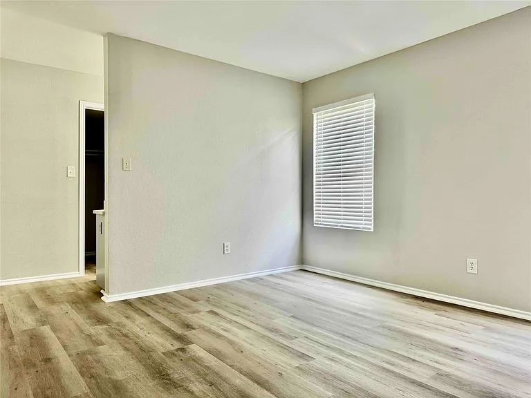 4403 Quicksilver Blvd — Photo 4