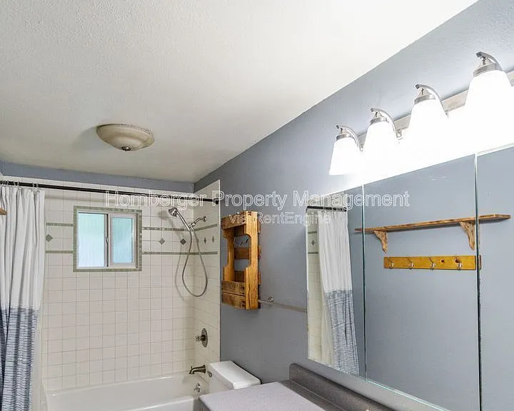 1407 W Spring Ln — Photo 18