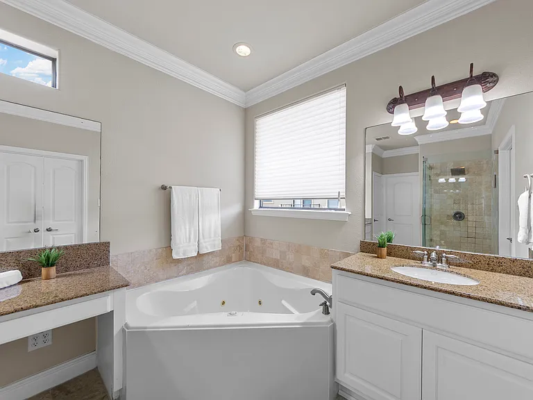5709 Lois Ln — Photo 24