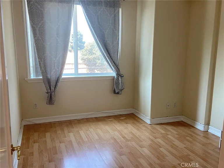 600 E Magnolia Blvd #202 — Photo 6
